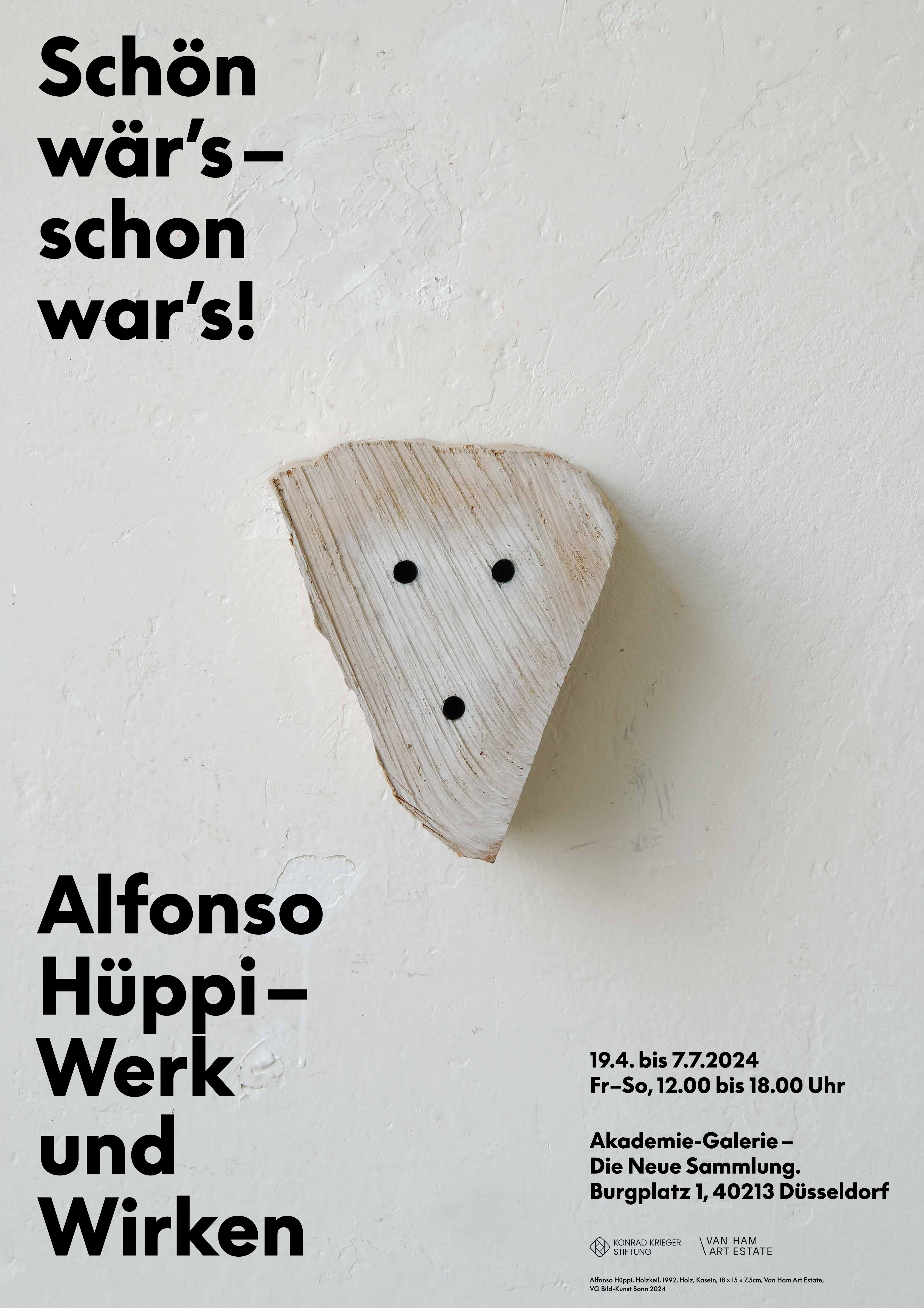 Graues Poster mit schwarzer Schrift "Schön wär's - schon war's! Alfonso Hüppi - Werk und Wirken". Im Zentrum des Posters ist ein dreieckiges Stück Holz zusehen, in das drei Nägel gehämmert wurden, sodass diese wie ein Gesicht wirken.